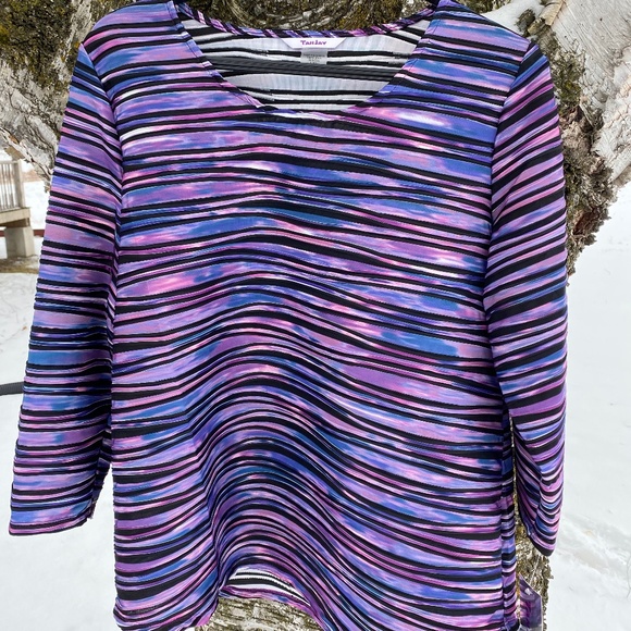 Woman's Top - Picture 1 of 4